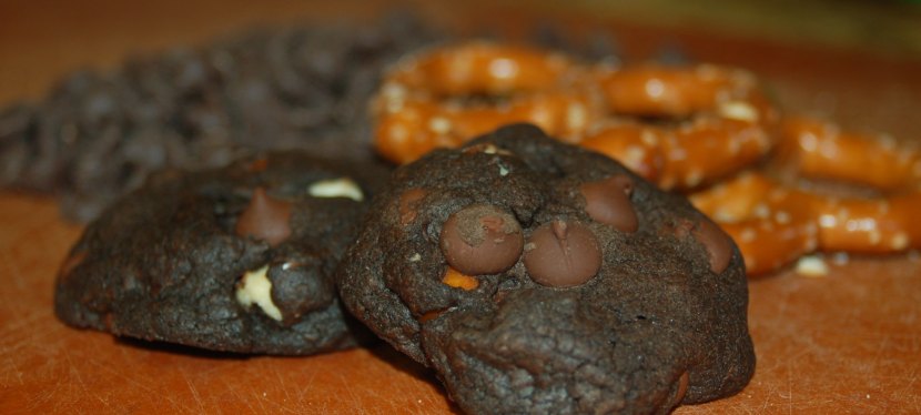Spicy Dark Chocolate, Pretzel & Caramel Surprise Cookie (aka “The Ultimate Tailgating&nbsp;Cookie”)