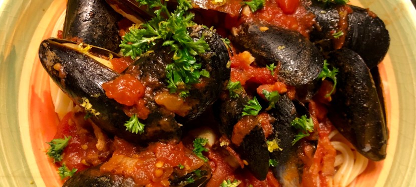 Linguine with Mussels and Tomato&nbsp;Sauce